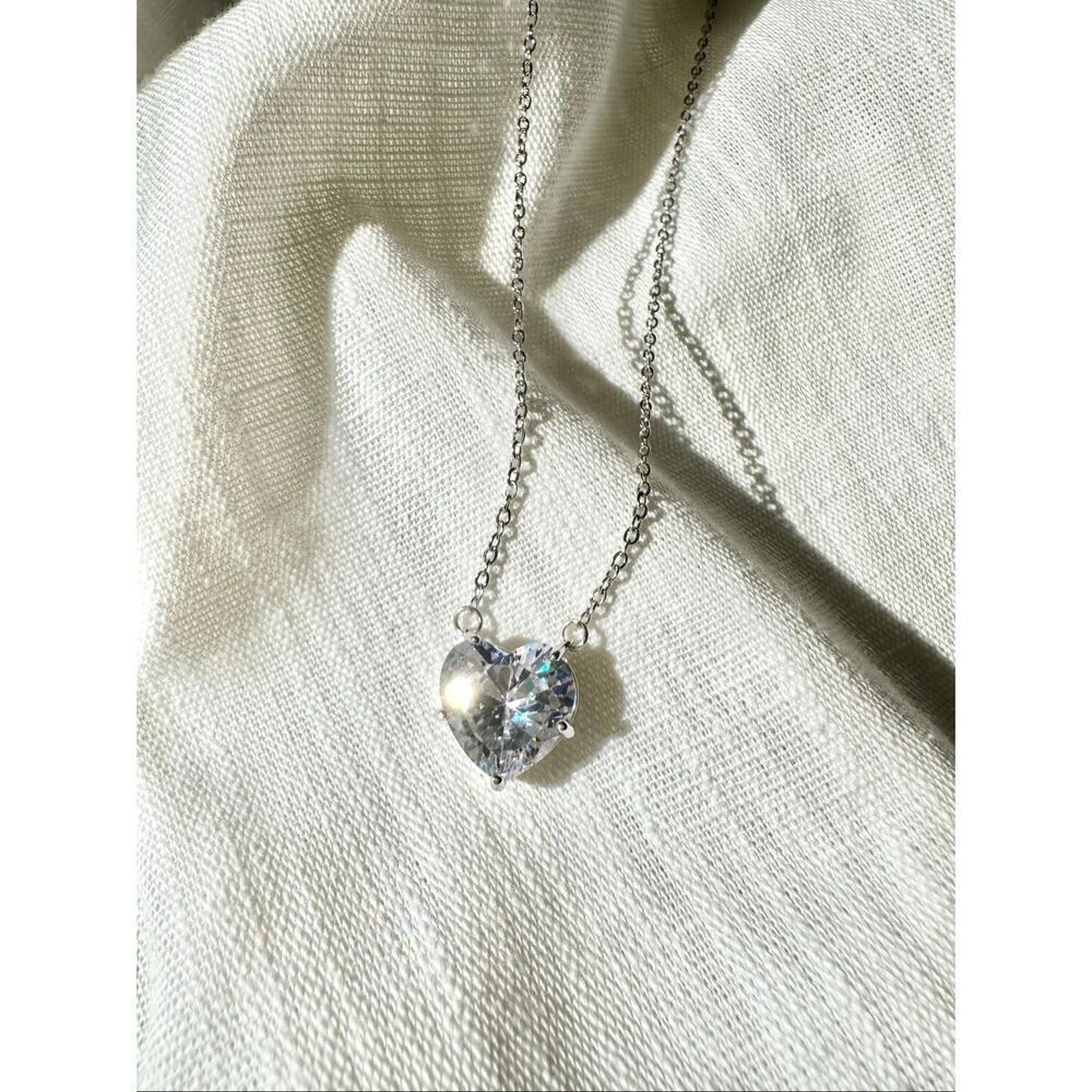 Super sparkly cubic zirconia heart pendant necklace